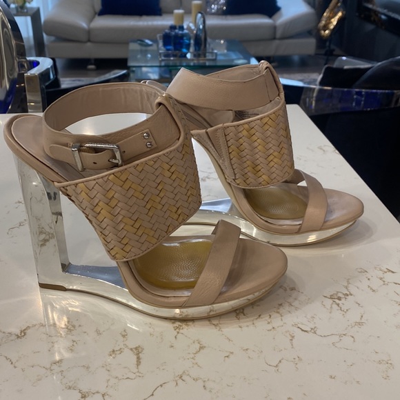 BCBGMAXAZRIA Mave cut-out Wedges 39 - Picture 2 of 9